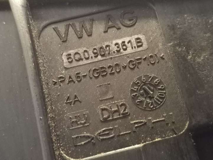 Volkswagen PASSAT B8 (2015 - )  5Q0907361B Ящик предохранителей (комплект)