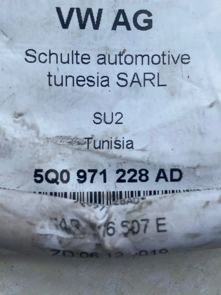 Volkswagen T-Roc (2017 - ) 5Q0971228AD Плюсовой провод аккумулятора — фото 4