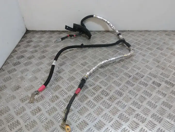 BMW 4 F32 F33 (2013 - 2017) 8584698 Плюсовой провод аккумулятора — фото 1
