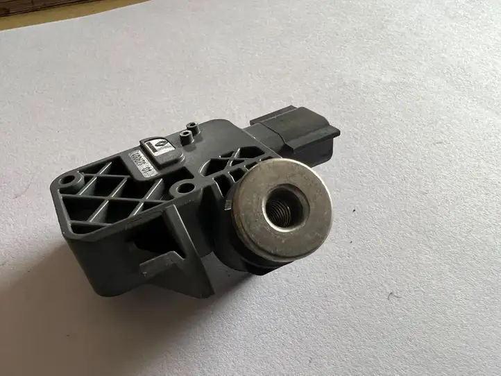 Renault Megane III (2009 - 2016)  988300005R Датчик удара надувных подушек