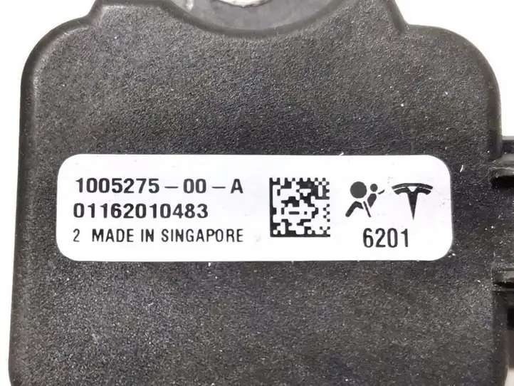 Tesla Model S (2016 - 2021) 1005275-00-A Датчик удара SRS — фото 3