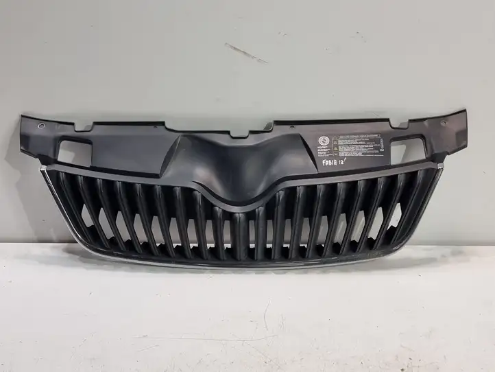 Skoda Fabia Mk2 (5J) (2007 - 2014) 5J0853668C Передняя решетка — фото 1