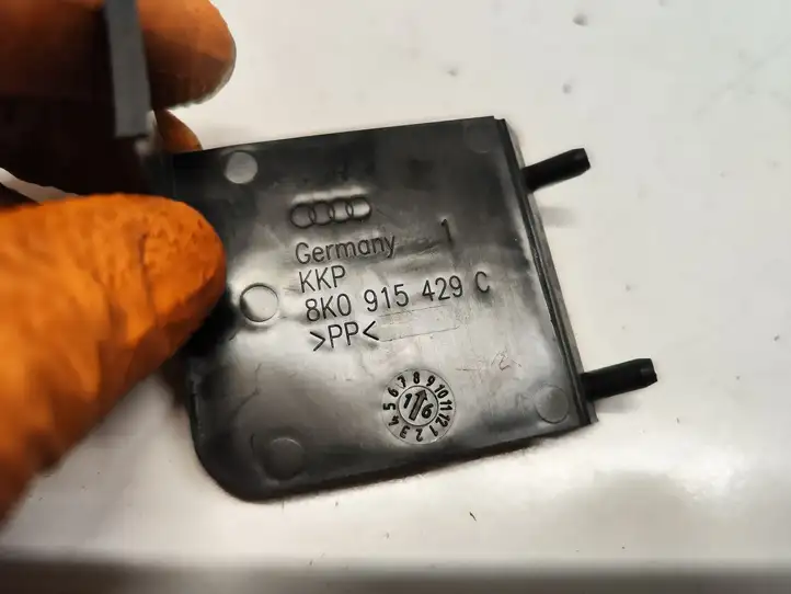 Audi A4 S4 B9 (2015 - 2019) 8K0915429C Крышка ящика аккумулятора — фото 3