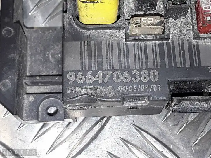Peugeot 308 (2007 - 2013) 9664706380 Блок предохранителей — фото 5