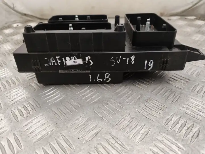 Opel Zafira (2008 - 2014)  13206750 Ящик предохранителей (комплект)