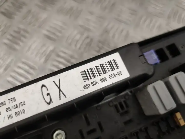 Opel Zafira (2008 - 2014)  13206750 Ящик предохранителей (комплект)