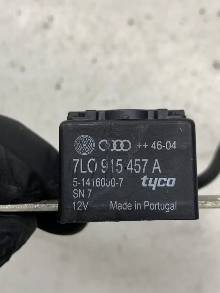 Audi A8 S8 D3 4E (2002 - 2005) 7L0915457A Реле защиты аккумулятора — фото 3
