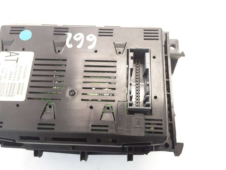 Opel Zafira (2003 - 2006)  13159588 Экран/ дисплей / маленький экран