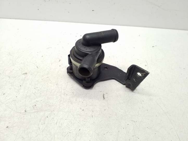 Audi A4 (2007 - 2011)  03L965561A Циркуляционный электрический двигатель