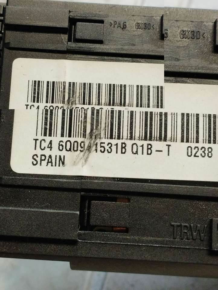 Volkswagen Polo (2005 - 2009)  6Q0941531B Включатель фонарей