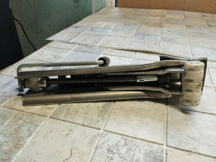 Audi A6 (2004 - 2008)  4F0011031 Домкрат (данкрат)