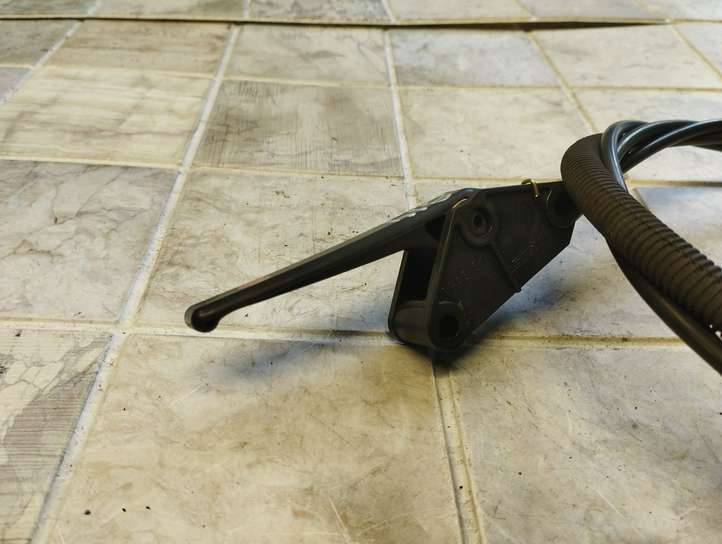 Peugeot 407 (2004 - 2011)   Ручка капота