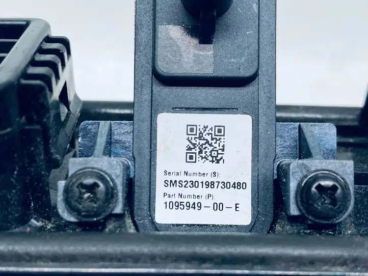 Tesla Model Y (2019 - 2024) 176150800E Ручка багажника с камерой — фото 2