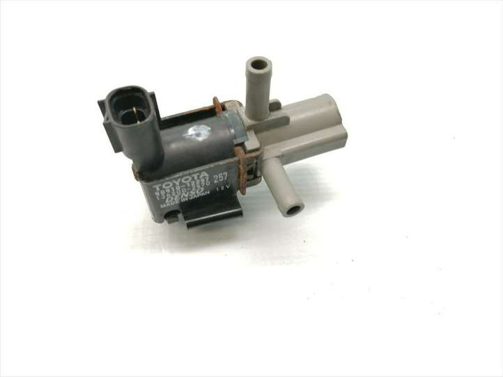Toyota Corolla Verso E121 (2001 - 2004)  90910-12257 Вакуумный клапан