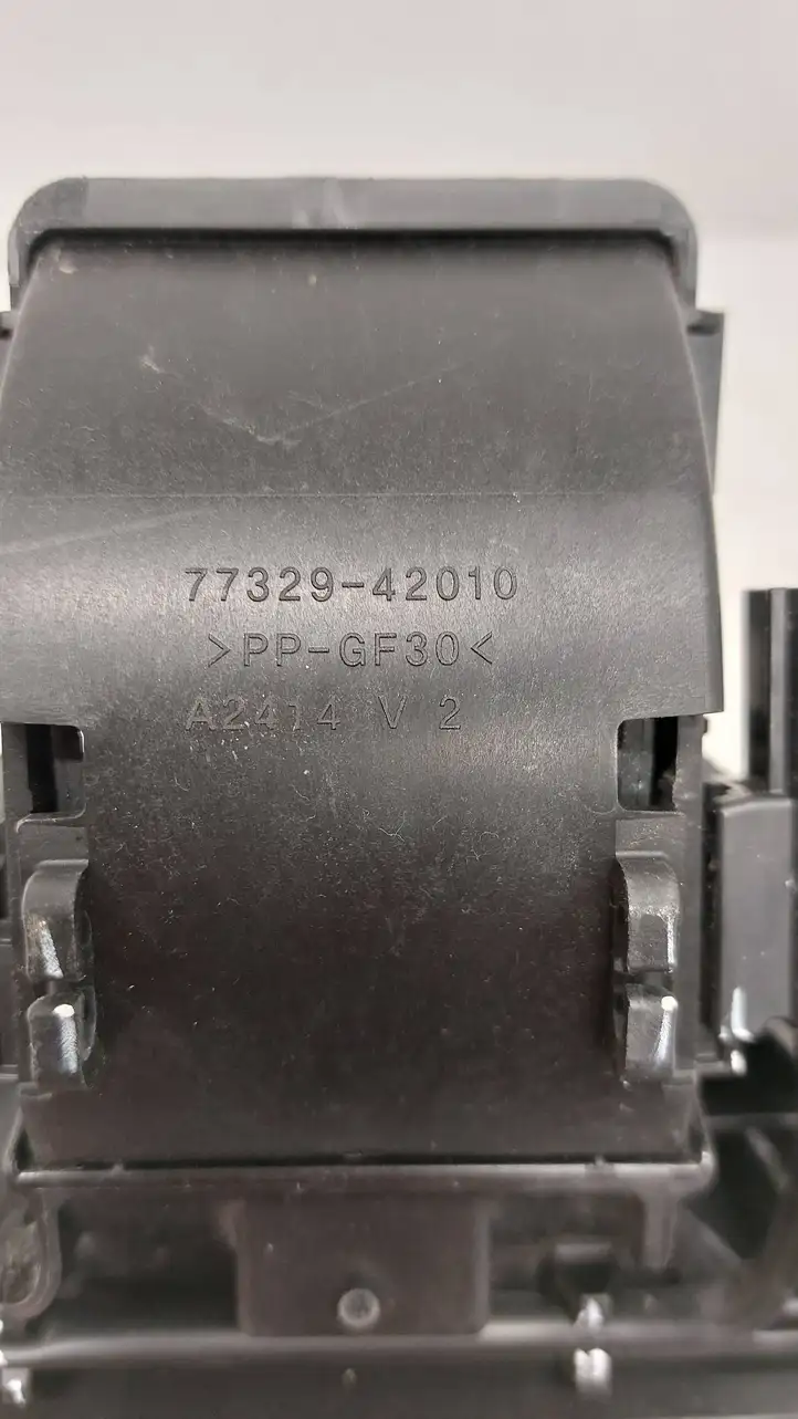 Toyota bZ4X (2021 - ) 773B042030 Крышка топливного бака — фото 2