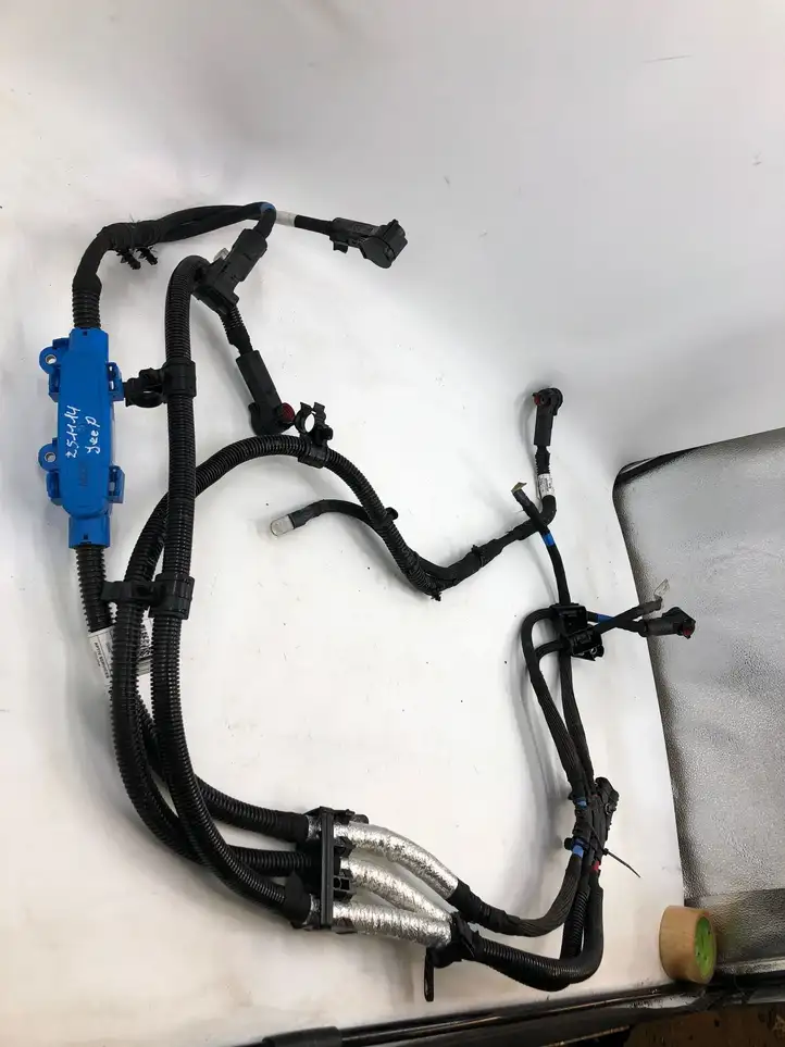 Jeep Compass (2025 - ) 00521618240 Плюсовой провод аккумулятора — фото 1
