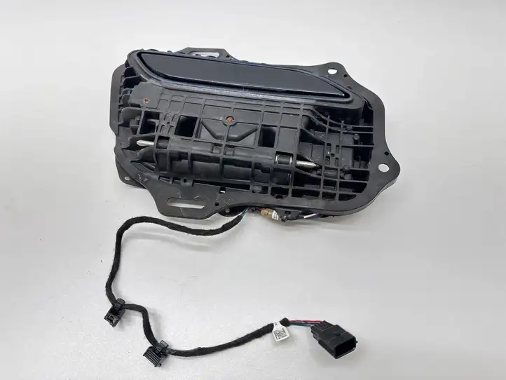 Tesla Model S (2016 - 2021) 100737400L Наружная ручка задней двери — фото 1