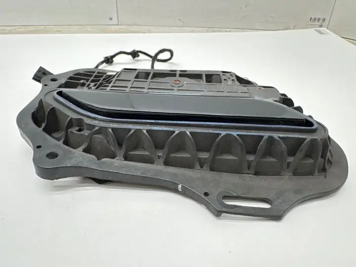 Tesla Model S (2016 - 2021) 100737400L Наружная ручка задней двери — фото 4