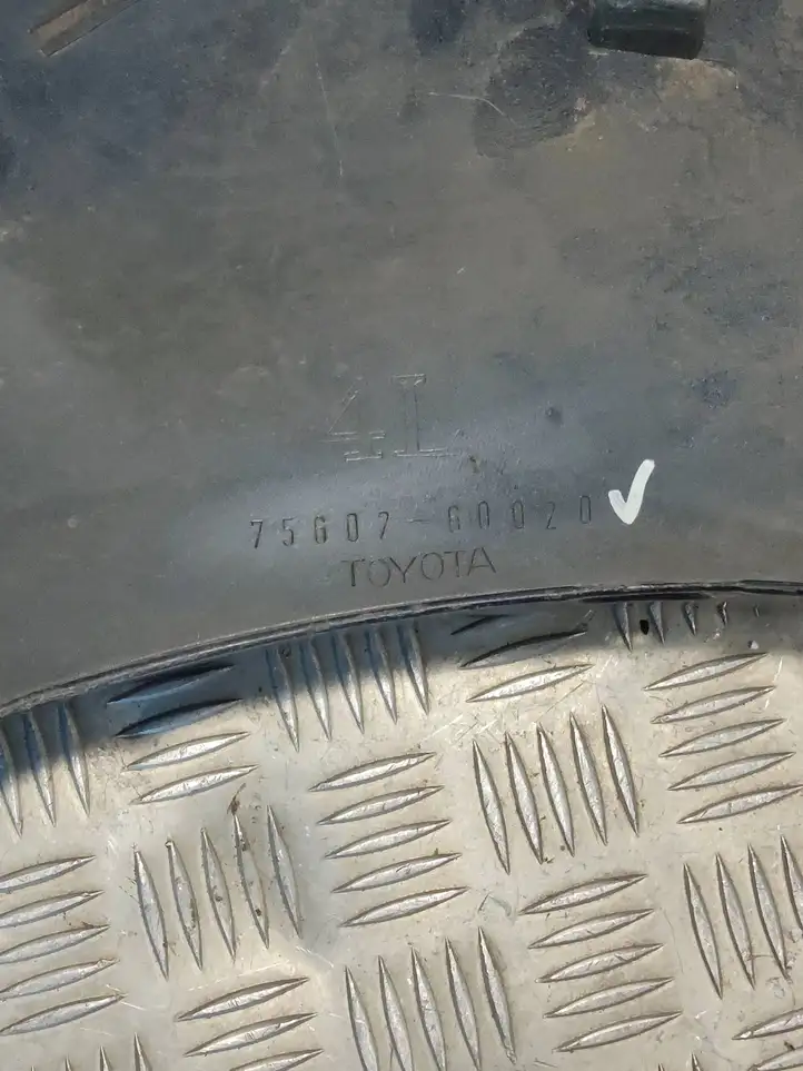 Toyota Land Cruiser (J120) (2002 - 2009) 7560260020 Молдинг крыла — фото 3