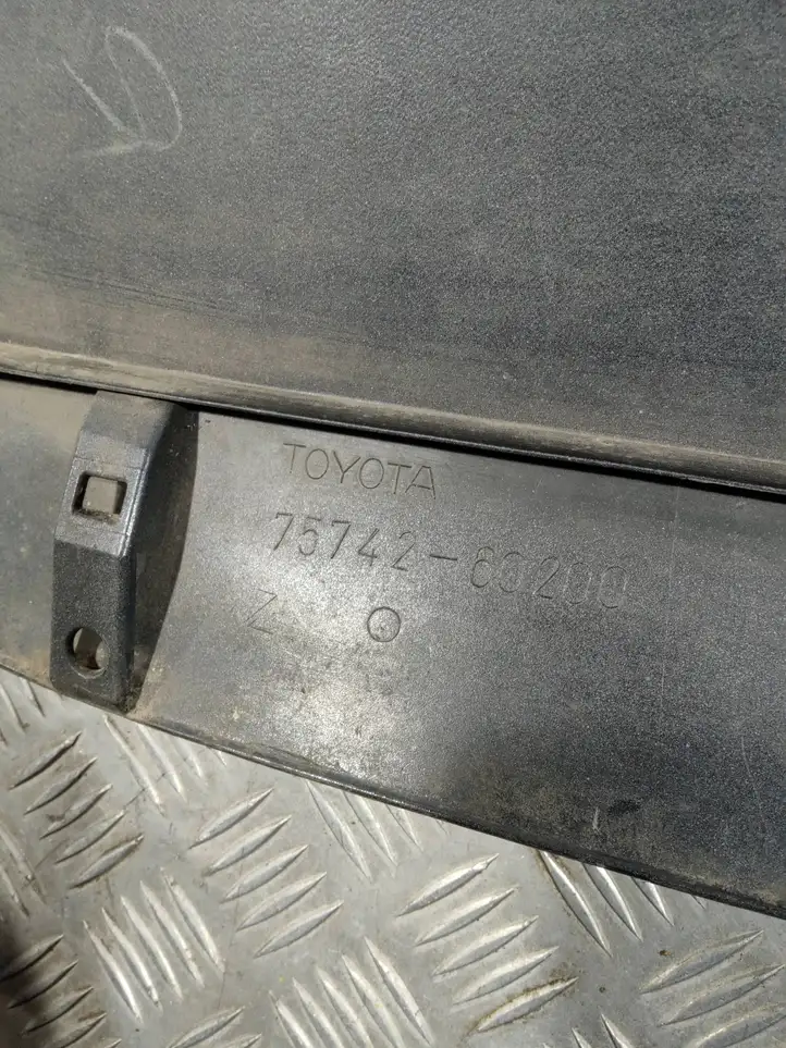 Toyota Land Cruiser (J120) (2002 - 2009) 7574260200 Молдинги задней двери — фото 4