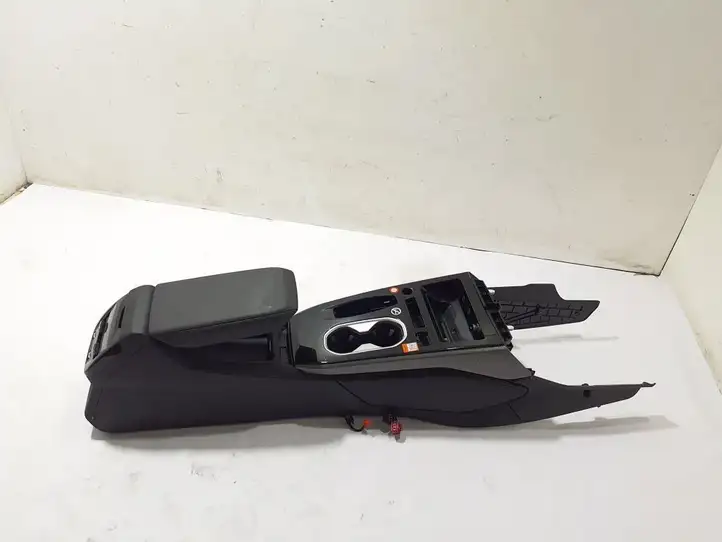 Audi A6 S6 C9 4L (2025 - ) 8B1864241 Подлокотник — фото 1