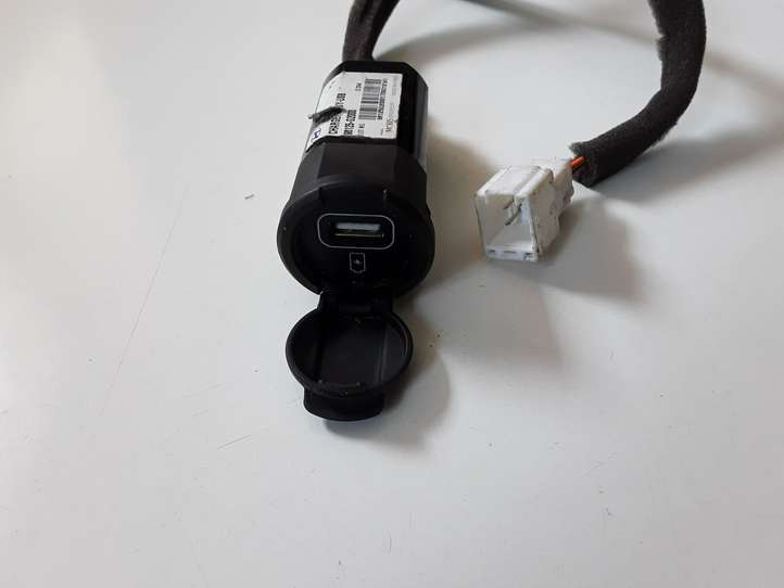 Hyundai Ioniq (2016 - )  96125G2000 Разъем USB