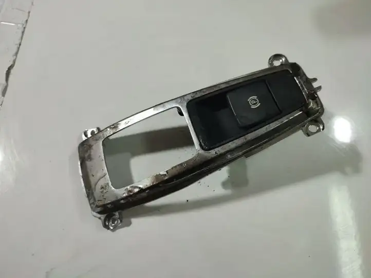 BMW X5 E70 (2006 - 2013) 915613301 Кнопка ручного тормоза — фото 1