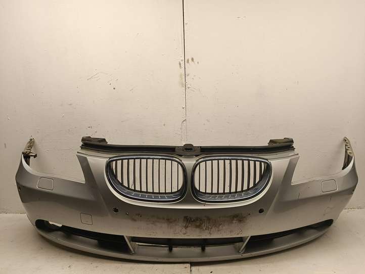 BMW 5 E60 E61 (2004 - 2010)  51117033694 Передний бампер