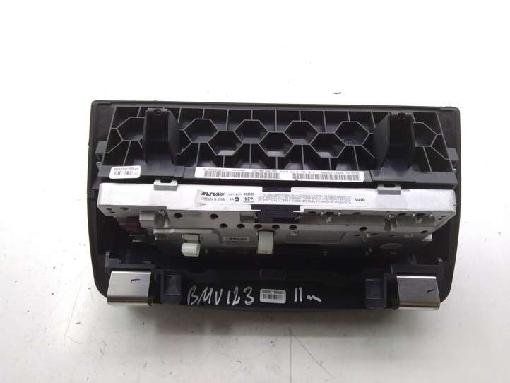BMW 1 E82 E88 (2007 - 2014)  BM921197605B Экран/ дисплей / маленький экран