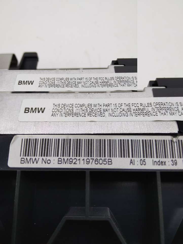 BMW 1 E82 E88 (2007 - 2014)  BM921197605B Экран/ дисплей / маленький экран