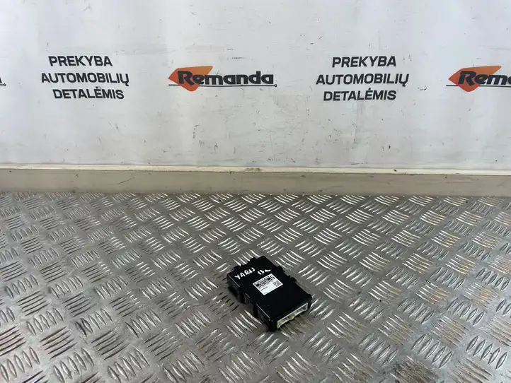 Toyota Yaris (2009 - 2012) 896900D050 Прочие блоки управления — фото 1