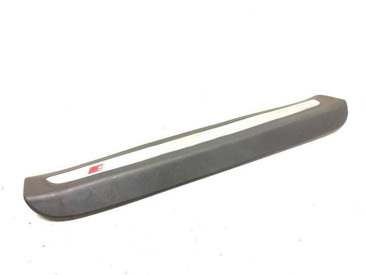 Audi Q7 (2005 - 2009)  4L0853376C Отделка заднего порога (внутренняя)