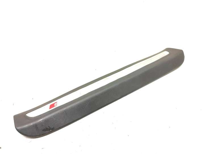 Audi Q7 (2005 - 2009)  4L0853376C Отделка заднего порога (внутренняя)