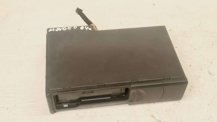 Ford Mondeo Mk III (2000 - 2007)  3S7T18C830BB CD/DVD чейнджер