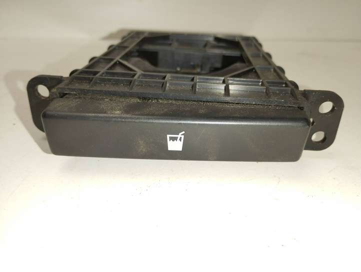Toyota Avensis T250 (2006 - 2009)  MT3509 Передний держатель чашки