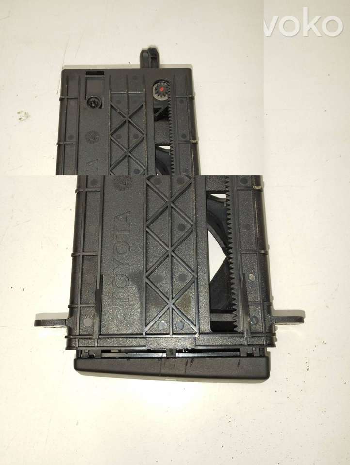 Toyota Avensis T250 (2006 - 2009)  MT3509 Передний держатель чашки