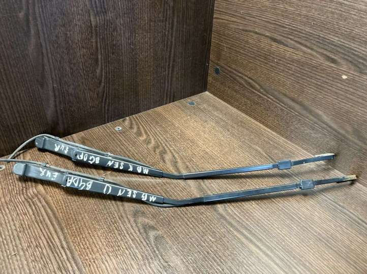 Mercedes-Benz Sprinter W901 W902 W903 W904 (1995 - 2007)  9018200244 Ножка стеклоочистителей лобового стекла