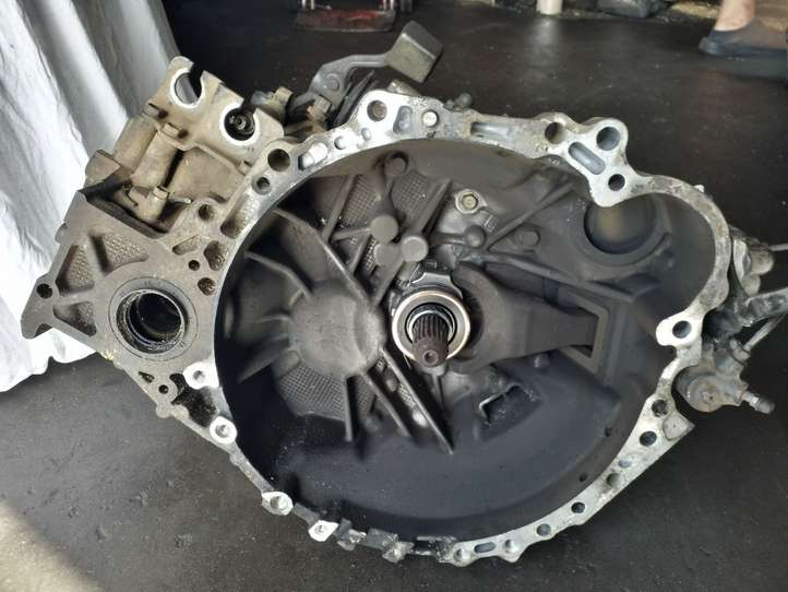 Toyota Corolla E120 E130 (2000 - 2004)  D1F4A3M Механическая коробка передач, 6 передач