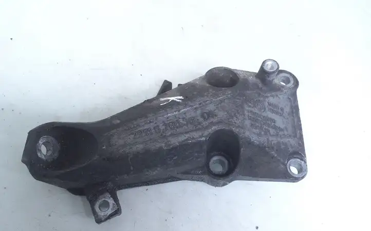 BMW 1 E81 E87 (2004 - 2011) 6760307 Кронштейн двигателя — фото 1