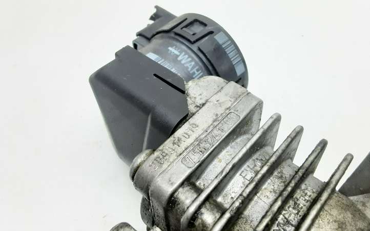 BMW 3 E90 E91 (2005 - 2012)  7563241 Клапан EGR