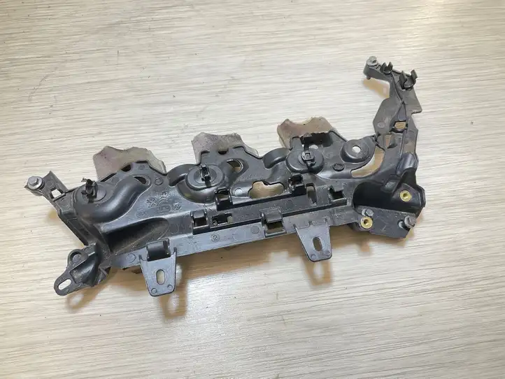 Ford Kuga II (2013 - 2019) 9808843180 Прочие детали моторного отсека — фото 1