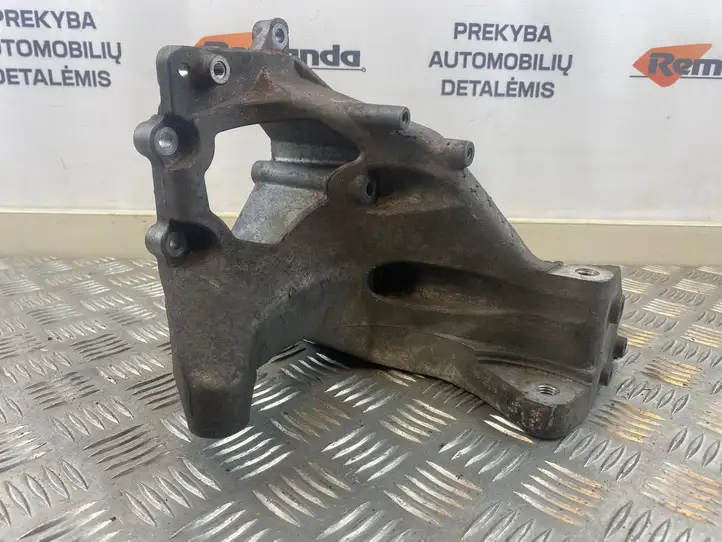Opel Zafira C (2014 - 2016) 55574721 Кронштейн топливного насоса — фото 2