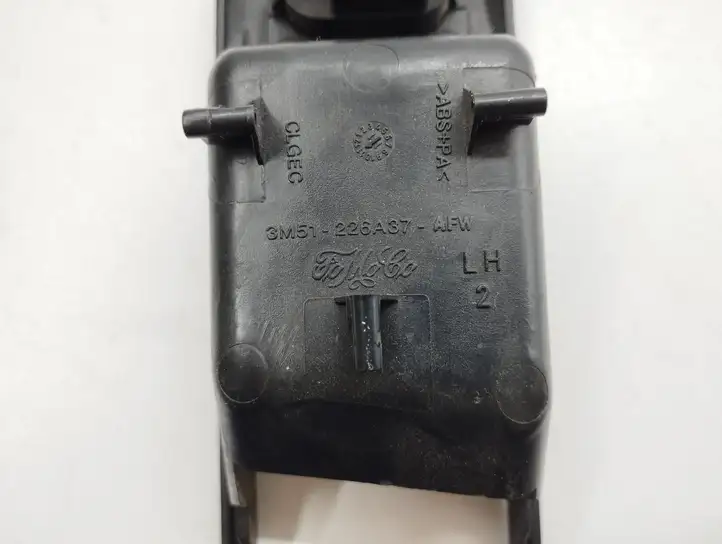 Ford Kuga I (2008 - 2012) 3M51226A37 Кнопка стеклоподъемников — фото 6