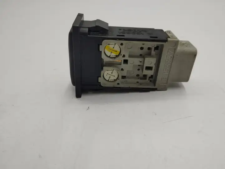 Toyota Corolla E120 E130 (2004 - 2007) 153261 Кнопка обогрева стекла — фото 2