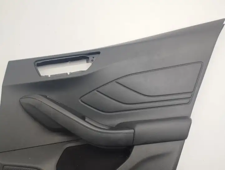 Ford Focus (2019 - ) Обшивка задней двери — фото 3