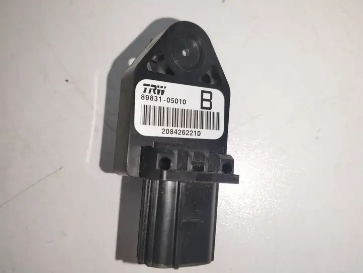 Toyota Corolla Verso AR10 (2004 - 2009) 8983105010 Датчик удара SRS — фото 1