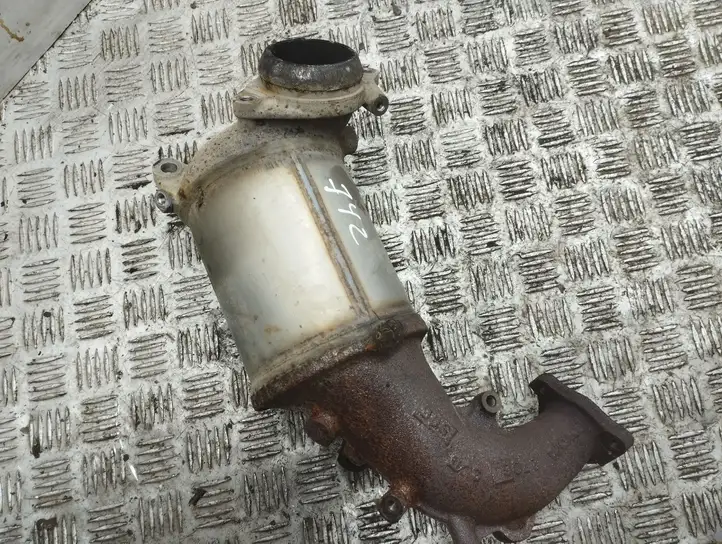Toyota Corolla E120 E130 (2004 - 2007) Катализатор / DPF / FAP — фото 1