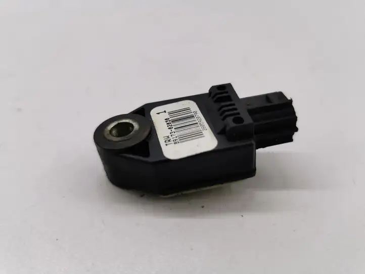 Toyota Corolla E120 E130 (2004 - 2007) 8917302030 Датчик удара SRS — фото 2