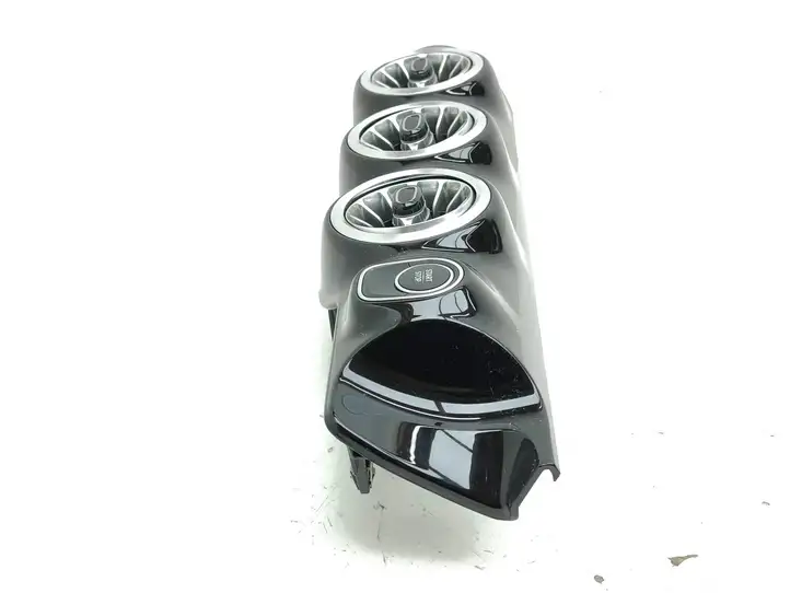 Mercedes-Benz EQA (2021 - ) A2476806002 Центральный воздушный дефлектор — фото 2