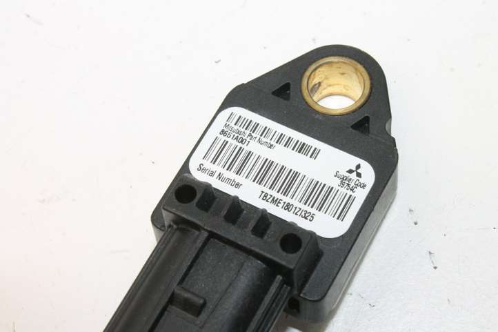 Mitsubishi Outlander (2007 - 2012)  8651A001 Датчик удара надувных подушек